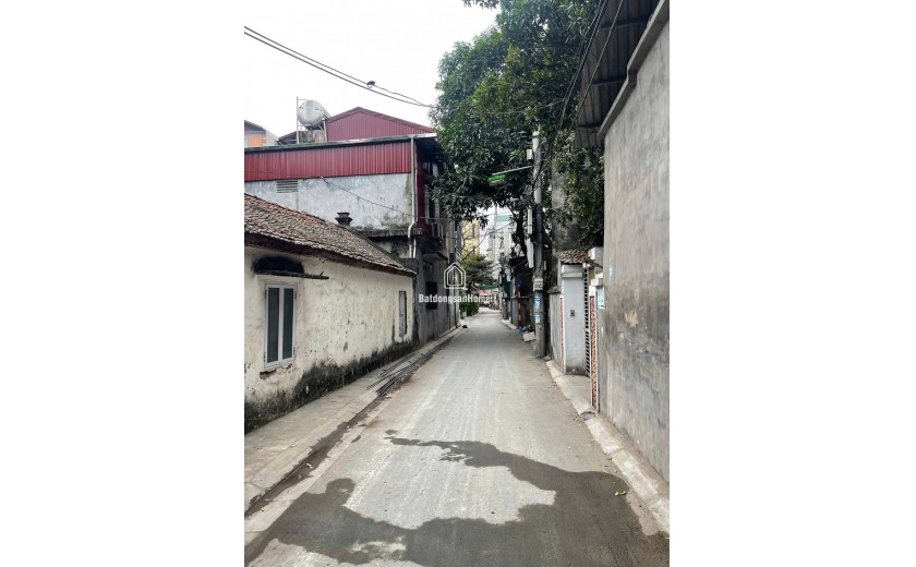 VỊ TRÍ ĐẸP, NHÀ CÁCH ĐƯỜNG Ô TÔ CHỈ MẤY BƯỚC CHÂN, GẦN CHỢ, GẦN NHIỀU TRƯỜNG HỌC CÁC CẤP, GIAO THÔNG THUẬN LỢI, TIỆN ÍCH KHÔNG THIẾU THỨ GÌ